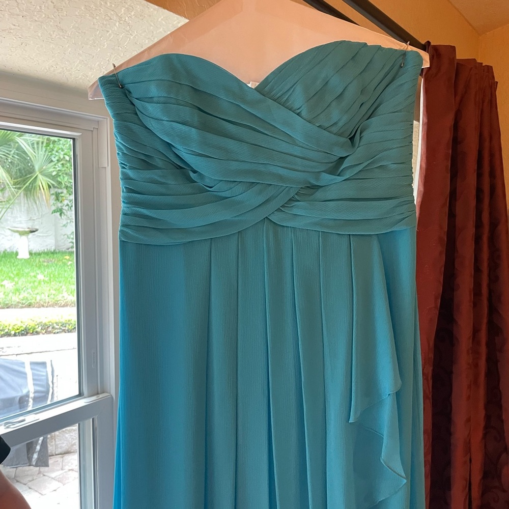 David’s Bridal strapless teal dress, size 12 unaltered w/beautiful ruffle detail